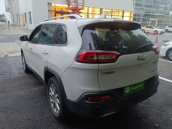 Jeep Cherokee 2017, 73400 км, за 7855 USD