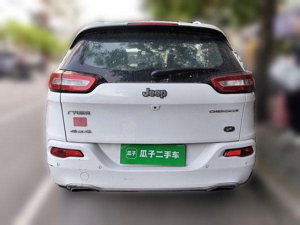 Jeep Cherokee · 2017 год