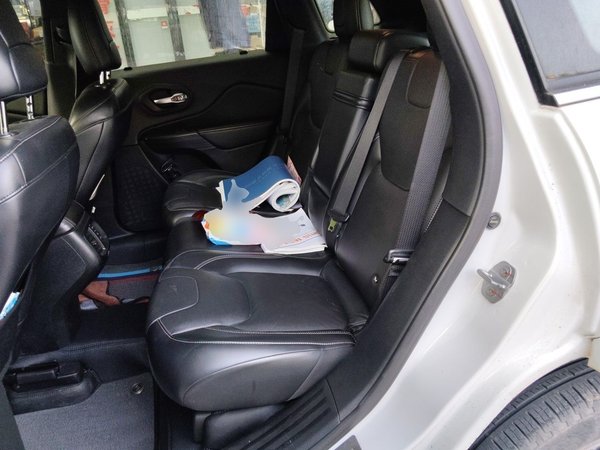 Jeep Cherokee 2017, 110200 км, за 7544 USD - фото 16