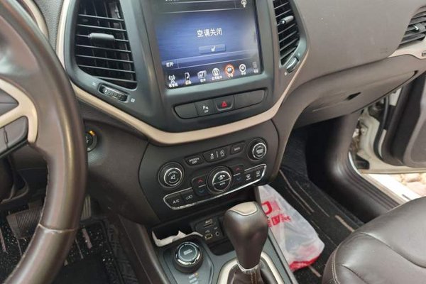 Jeep Cherokee 2017, 132000 км, за 7893 USD - фото 11
