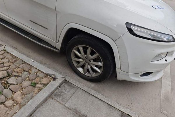 Jeep Cherokee 2017, 132000 км, за 7893 USD