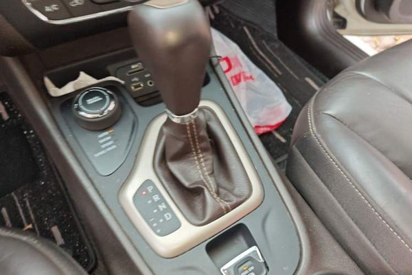 Jeep Cherokee 2017, 132000 км, за 7893 USD - фото 12