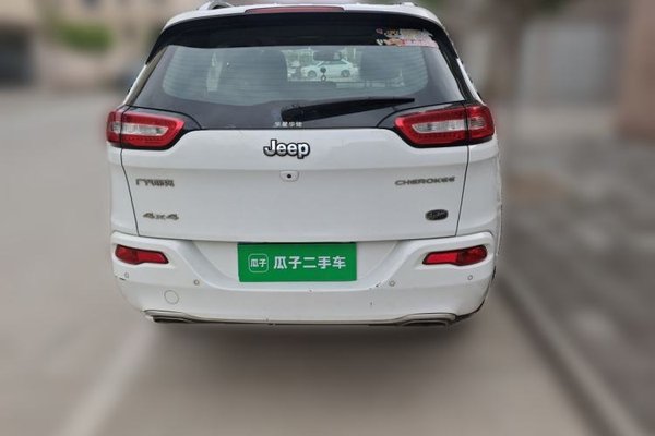 Jeep Cherokee 2017, 132000 км, за 7893 USD