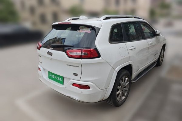 Jeep Cherokee 2017, 132000 км, за 7893 USD