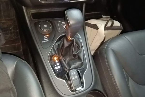 Jeep Cherokee 2019, 58400 км, за 10302 USD - фото 17