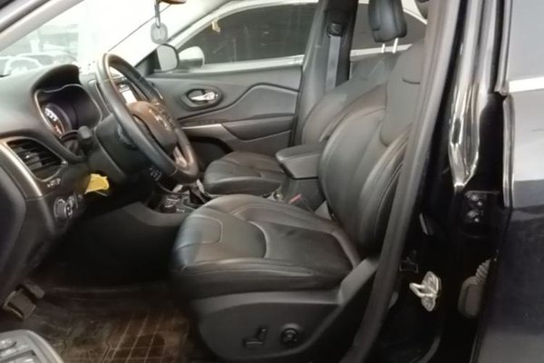 Jeep Cherokee 2019, 58400 км, за 10302 USD - фото 18