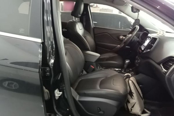 Jeep Cherokee 2019, 58400 км, за 10302 USD - фото 23