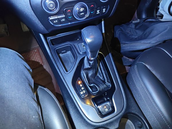 Jeep Cherokee 2019, 38200 км, за 10842 USD - фото 15