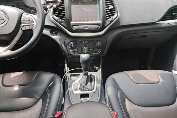 Jeep Cherokee 2020, 60800 км, за 7996 USD - фото 13