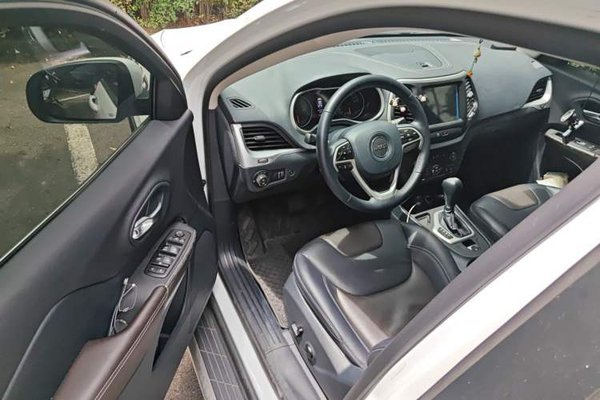 Jeep Cherokee 2020, 60800 км, за 7996 USD - фото 16