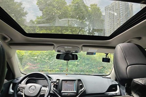 Jeep Cherokee 2020, 60800 км, за 7996 USD - фото 18