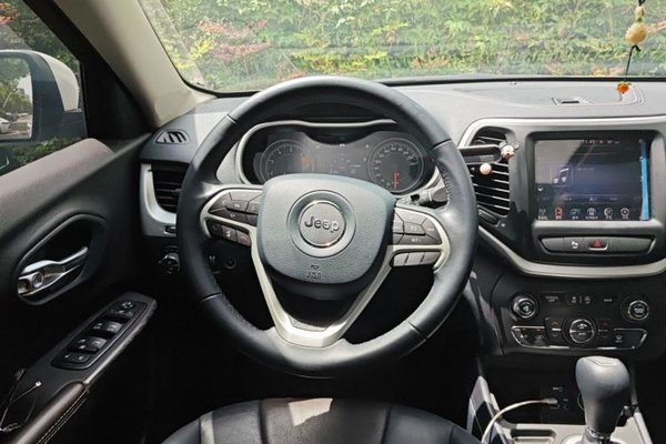 Jeep Cherokee 2020, 60800 км, за 7996 USD - фото 10