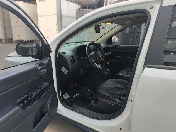 Jeep Compass 2014, 122000 км, за 6011 USD - фото 12