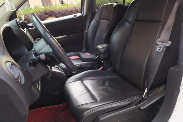 Jeep Compass 2014, 58300 км, за 6447 USD - фото 12