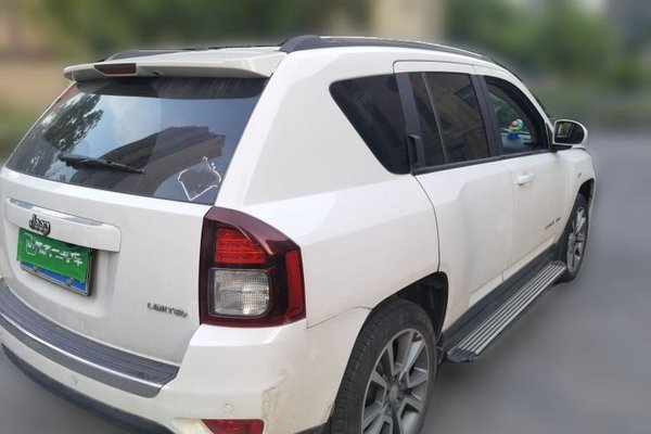 Jeep Compass 2014, 58300 км, за 6447 USD