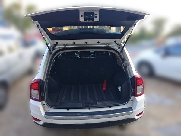 Jeep Compass 2014, 93200 км, за 5481 USD - фото 16