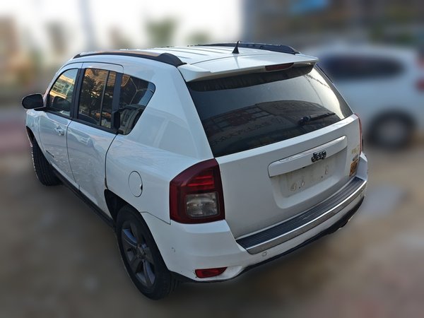 Jeep Compass 2014, 93200 км, за 5481 USD