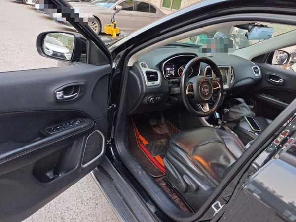 Jeep Compass 2017, 91600 км, за 5554 USD - фото 16