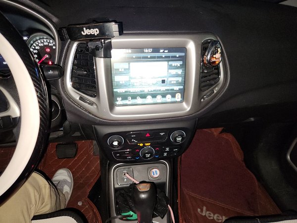 Jeep Compass 2017, 127700 км, за 6389 USD - фото 12