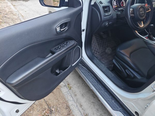 Jeep Compass 2017, 107800 км, за 4897 USD - фото 17