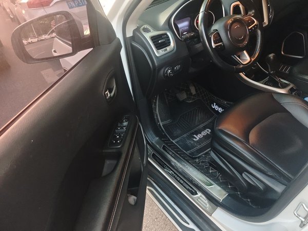 Jeep Compass 2017, 114500 км, за 6326 USD - фото 17