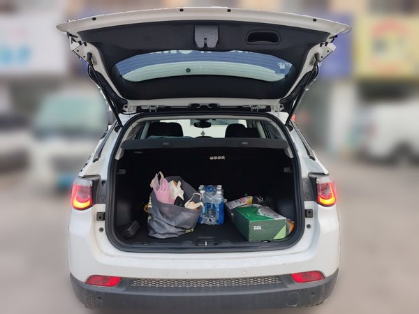 Jeep Compass 2017, 139100 км, за 5792 USD - фото 9