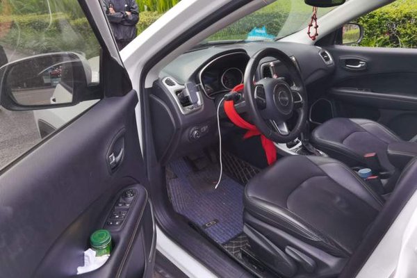 Jeep Compass 2017, 74600 км, за 6304 USD - фото 13