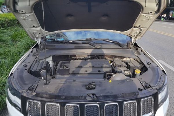 Jeep Compass 2017, 74600 км, за 6304 USD - фото 17