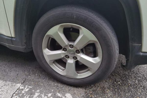 Jeep Compass 2017, 74600 км, за 6304 USD