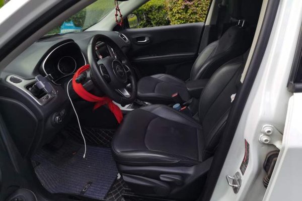 Jeep Compass 2017, 74600 км, за 6304 USD - фото 12