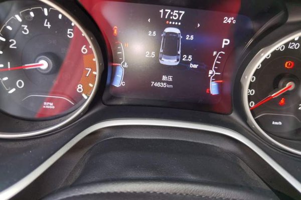 Jeep Compass 2017, 74600 км, за 6304 USD - фото 9