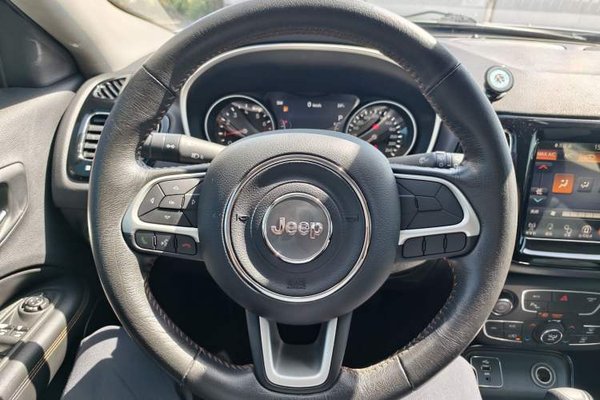 Jeep Compass 2017, 78400 км, за 7317 USD - фото 8