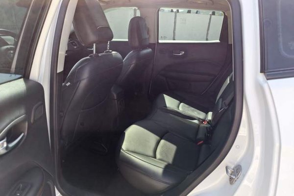 Jeep Compass 2017, 78400 км, за 7317 USD - фото 12