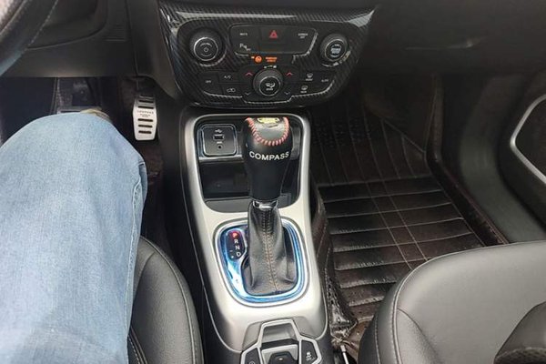 Jeep Compass 2017, 89800 км, за 6602 USD - фото 17