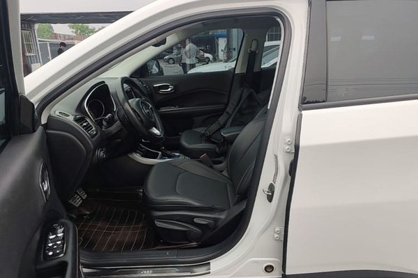 Jeep Compass 2017, 89800 км, за 6602 USD - фото 18