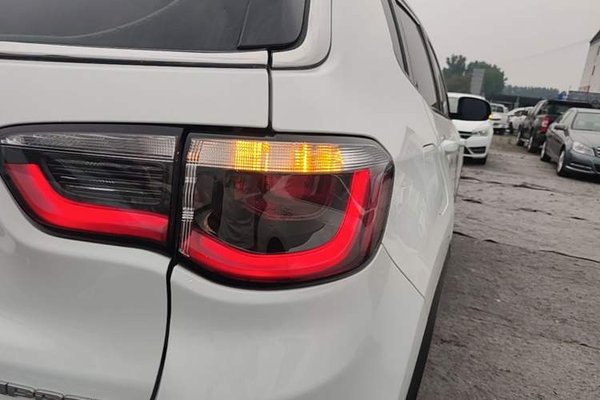 Jeep Compass 2017, 89800 км, за 6602 USD - фото 7