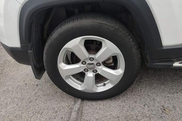 Jeep Compass 2017, 89800 км, за 6602 USD - фото 10