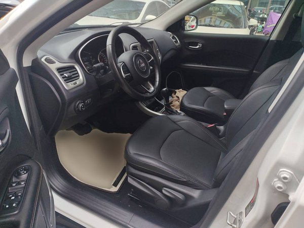 Jeep Compass 2017, 98100 км, за 7028 USD - фото 14