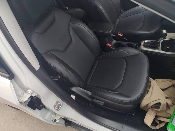 Jeep Compass 2017, 98100 км, за 7028 USD - фото 24