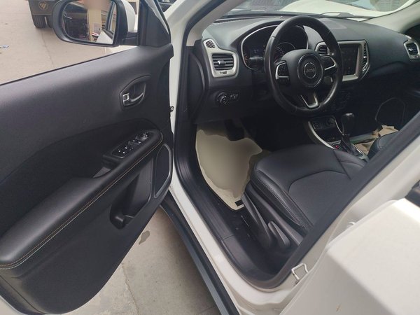 Jeep Compass 2017, 98100 км, за 7028 USD - фото 15