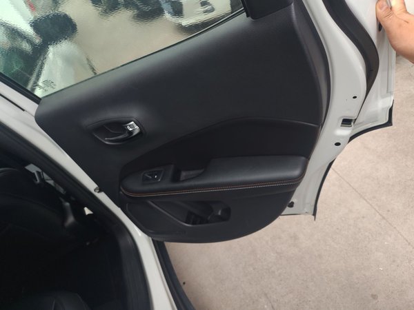 Jeep Compass 2017, 98100 км, за 7028 USD - фото 26