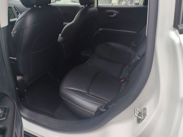 Jeep Compass 2017, 98100 км, за 7028 USD - фото 16