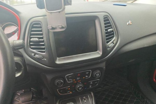 Jeep Compass 2017, 104100 км, за 7967 USD - фото 10