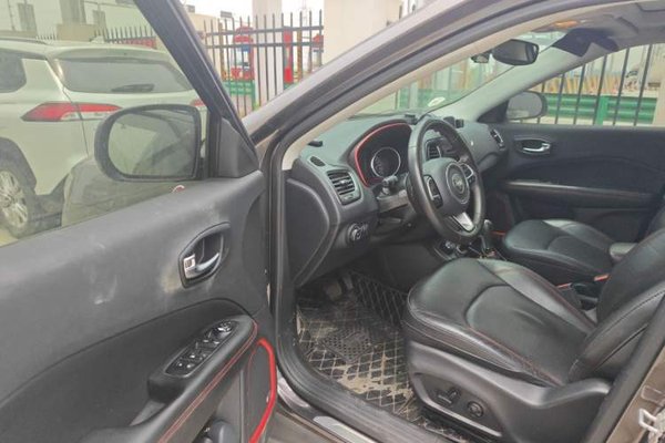 Jeep Compass 2017, 104100 км, за 7967 USD - фото 13