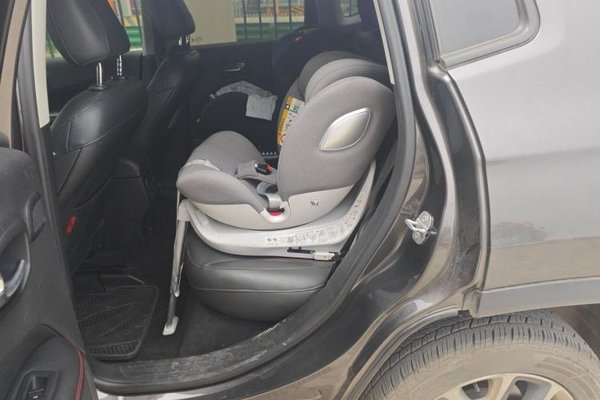 Jeep Compass 2017, 104100 км, за 7967 USD - фото 14