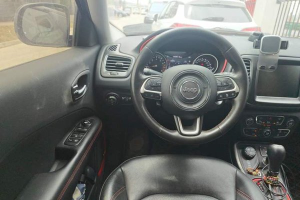 Jeep Compass 2017, 104100 км, за 7967 USD - фото 7