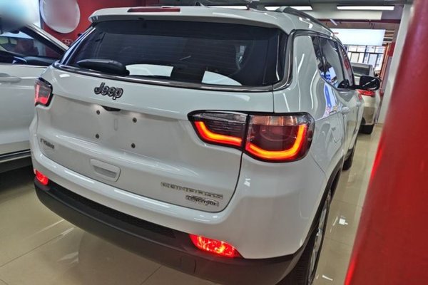 Jeep Compass 2019, 69800 км, за 8249 USD - фото 6