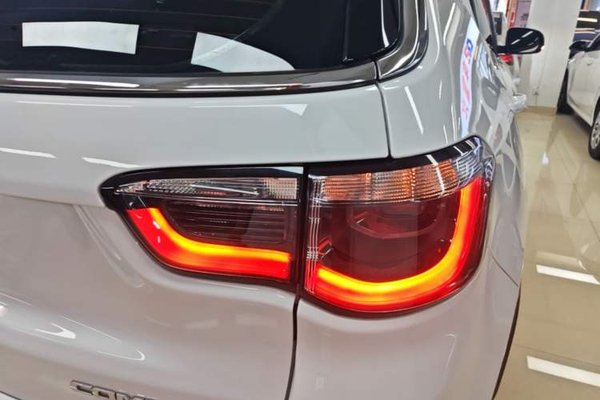 Jeep Compass 2019, 69800 км, за 8249 USD - фото 9
