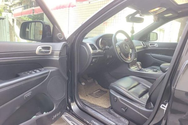 Jeep Grand Cherokee 2016, 87200 км, за 15631 USD - фото 13