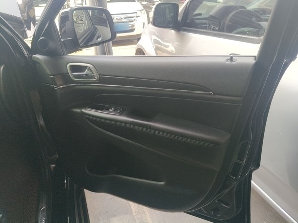 Jeep Grand Cherokee 2017, 103800 км, за 17242 USD - фото 14